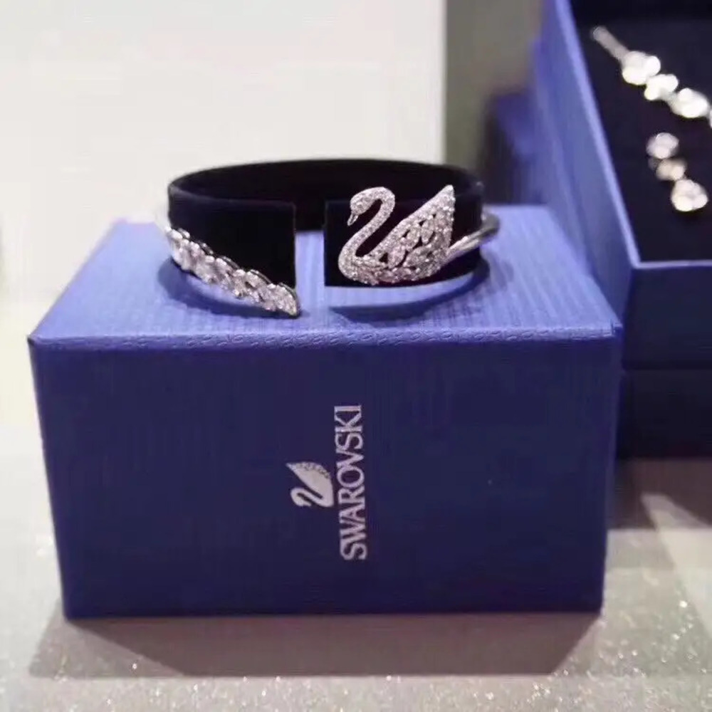 Swarovski Romantic Swan Bracelet